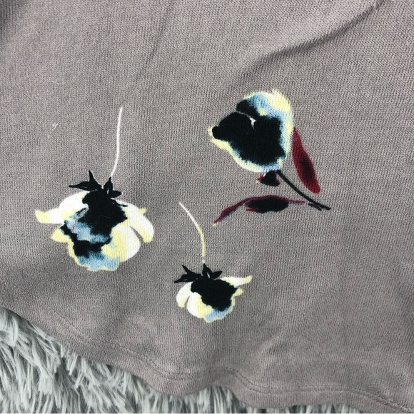 Maurices Top 24/7 Womens Small Vneck Gray Balloon Sleeve Super Soft  Flower 🎃 - Picture 2 of 11